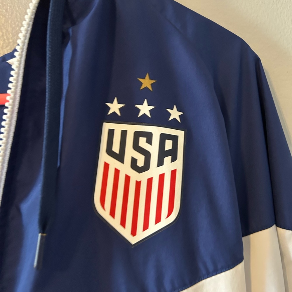 Windbreaker - Picture 3 of 4